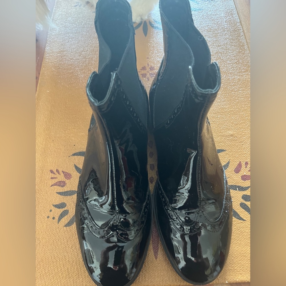 Ecco wingtip black patent leather waterproof (!!) ankle boots. Size 38 women’s.